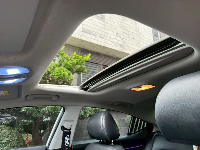 HYUNDAI現代 ELANTRA  第16張相片