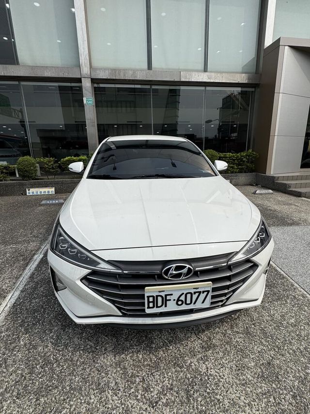 HYUNDAI現代 ELANTRA  第1張相片