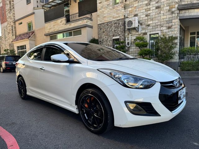 HYUNDAI現代 ELANTRA  第2張相片