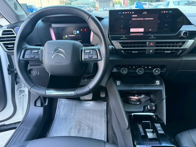 CITROEN雪鐵龍 C4  第12張相片