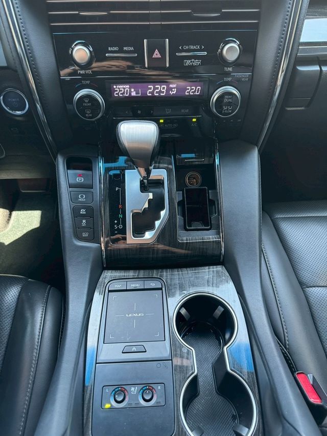 LEXUS凌志 LM300H  第12張相片