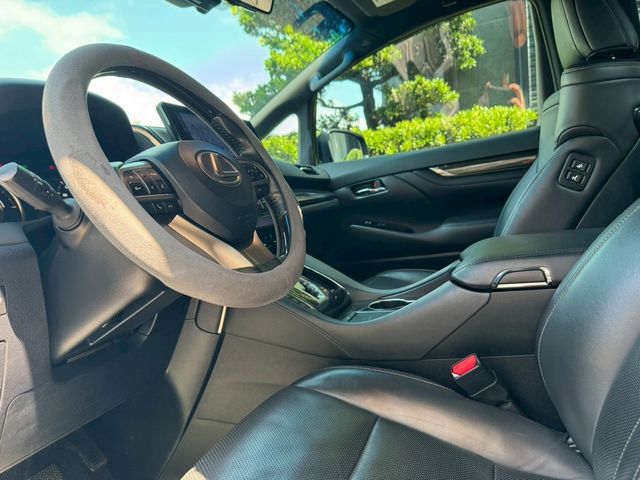 LEXUS凌志 LM300H  第17張相片