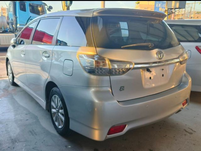 TOYOTA豐田 WISH  第4張相片