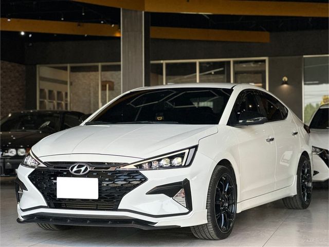 HYUNDAI現代 ELANTRA  第1張相片