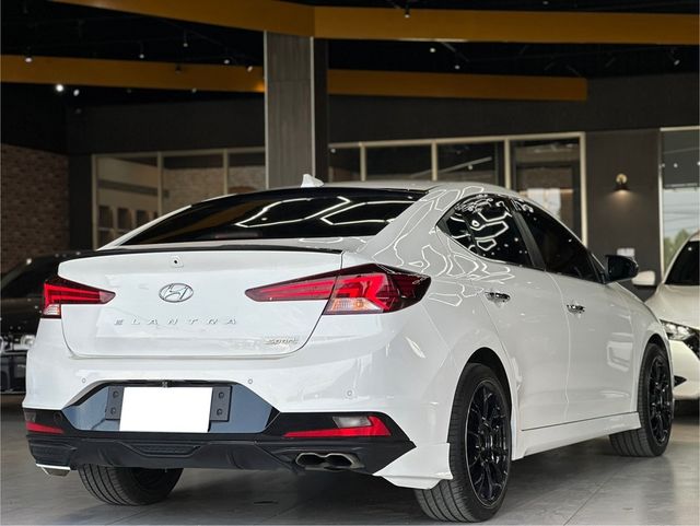 HYUNDAI現代 ELANTRA  第4張相片