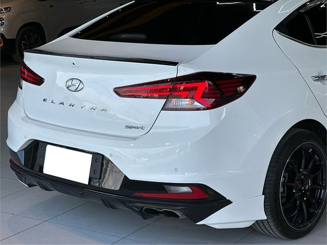 HYUNDAI現代 ELANTRA  第5張相片