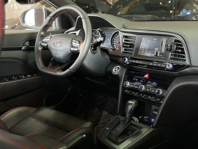 HYUNDAI現代 ELANTRA  第9張相片