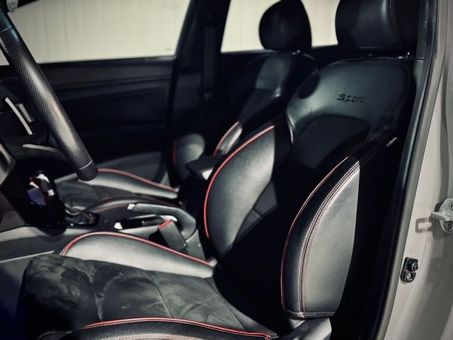HYUNDAI現代 ELANTRA  第10張相片