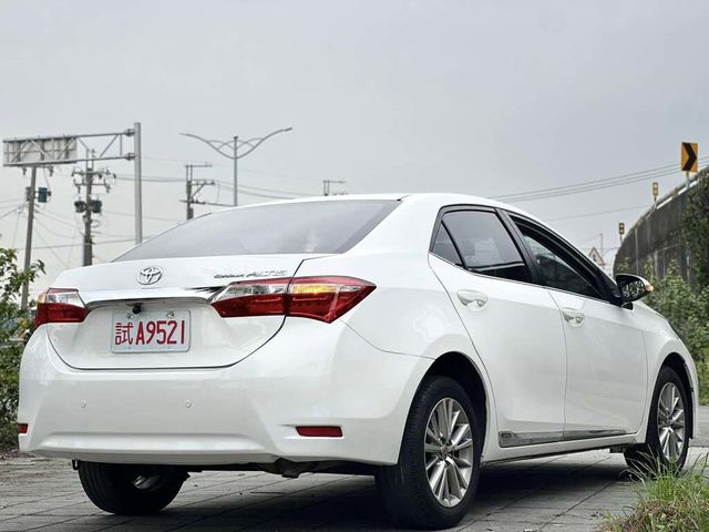 TOYOTA豐田 ALTIS  第2張相片