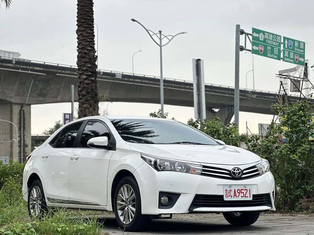 TOYOTA豐田 ALTIS  第3張相片