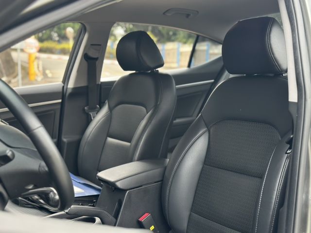 HYUNDAI現代 ELANTRA  第6張相片