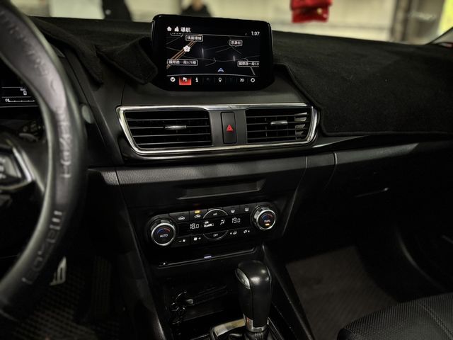 MAZDA馬自達 MAZDA 3  第19張相片