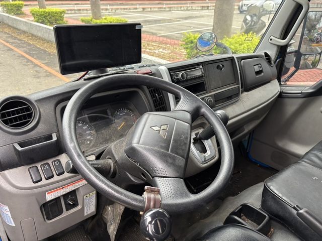 MITSUBISHI三菱 CANTER  第7張相片