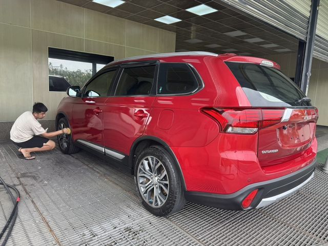 MITSUBISHI三菱 OUTLANDER  第4張相片