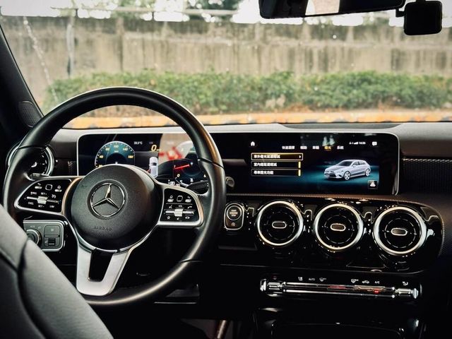 M-BENZ賓士 A200  第6張相片