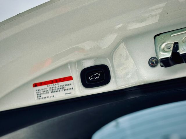MITSUBISHI三菱 COLT PLUS  第10張相片