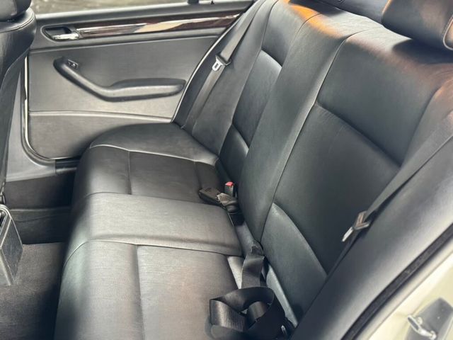 BMW寶馬 318IA  第5張相片