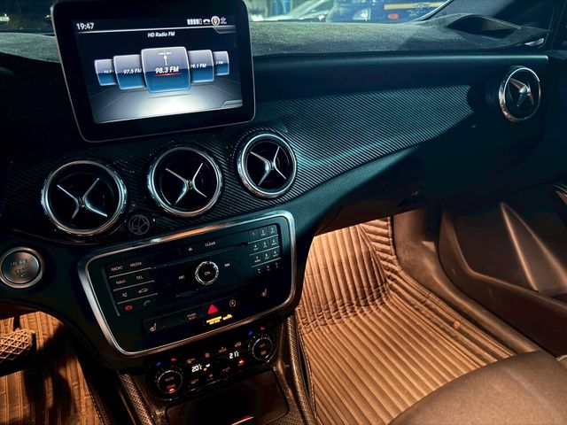 M-BENZ賓士 GLA250  第9張相片
