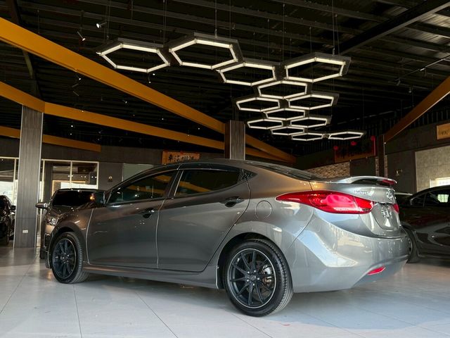 HYUNDAI現代 ELANTRA  第2張相片