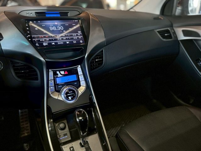 HYUNDAI現代 ELANTRA  第7張相片