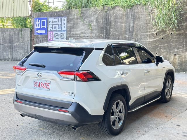 TOYOTA豐田 RAV4  第3張相片