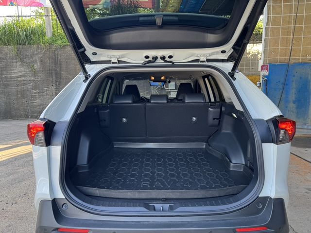 TOYOTA豐田 RAV4  第6張相片