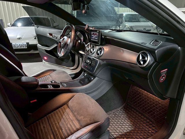 M-BENZ賓士 CLA250  第10張相片
