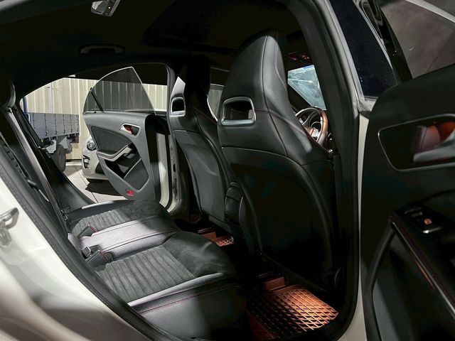 M-BENZ賓士 CLA250  第12張相片