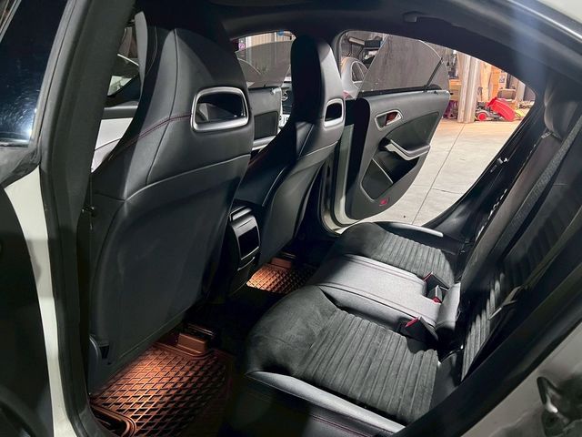 M-BENZ賓士 CLA250  第13張相片