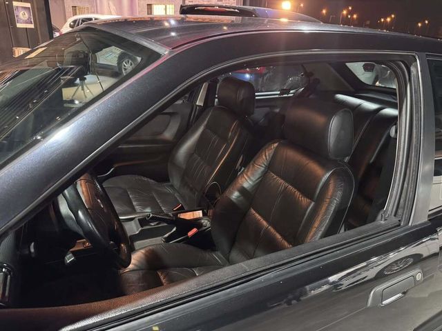 BMW寶馬 318IA  第7張相片