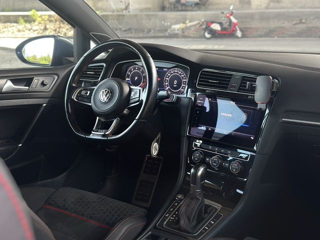 VOLKSWAGEN福斯 GOLF GTI  第6張相片