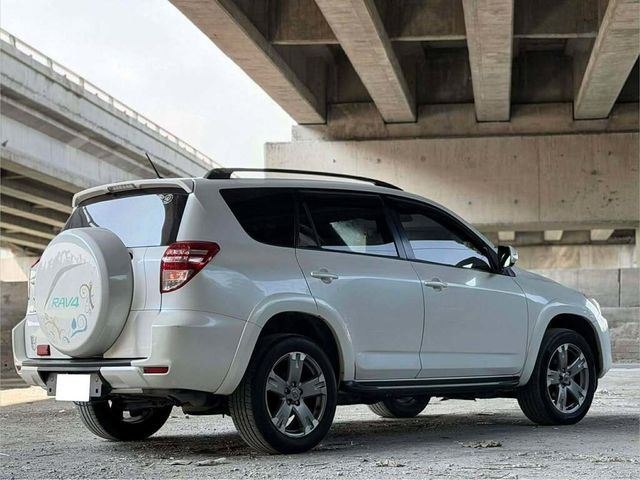 TOYOTA豐田 RAV4  第2張相片