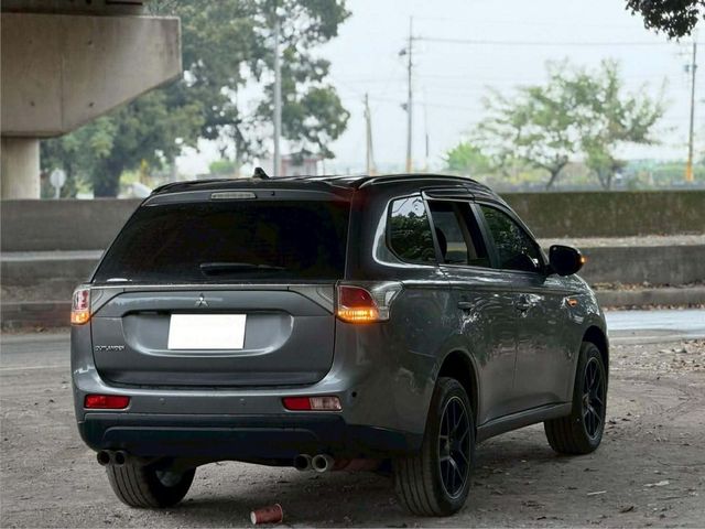MITSUBISHI三菱 OUTLANDER  第2張相片