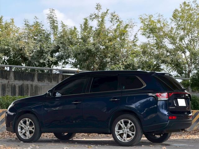 MITSUBISHI三菱 OUTLANDER  第2張相片