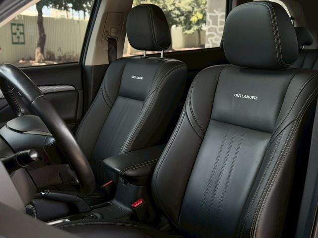 MITSUBISHI三菱 OUTLANDER  第4張相片