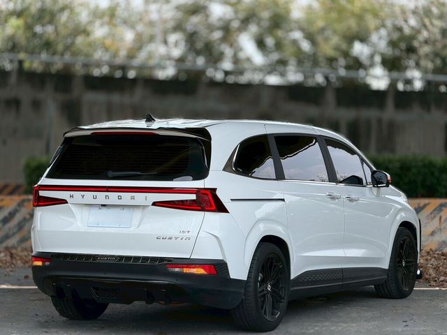 HYUNDAI現代 CUSTIN  第2張相片