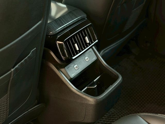 HYUNDAI現代 CUSTIN  第12張相片