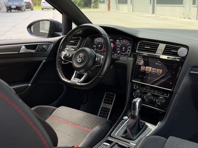 VOLKSWAGEN福斯 GOLF GTI  第3張相片