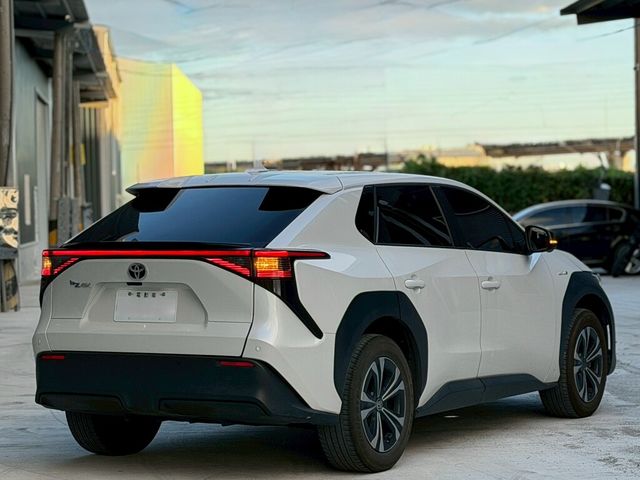 TOYOTA豐田 BZ4X  第2張相片
