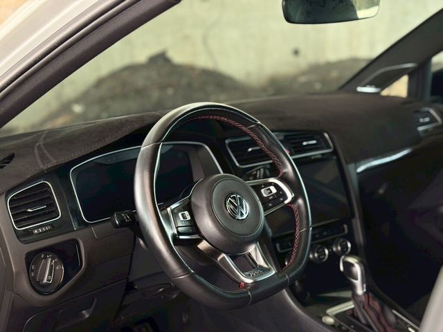 VOLKSWAGEN福斯 GOLF GTI  第5張相片