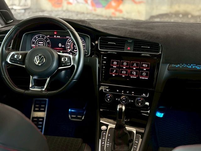 VOLKSWAGEN福斯 GOLF GTI  第7張相片