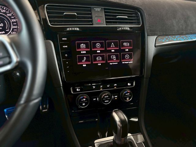 VOLKSWAGEN福斯 GOLF GTI  第14張相片