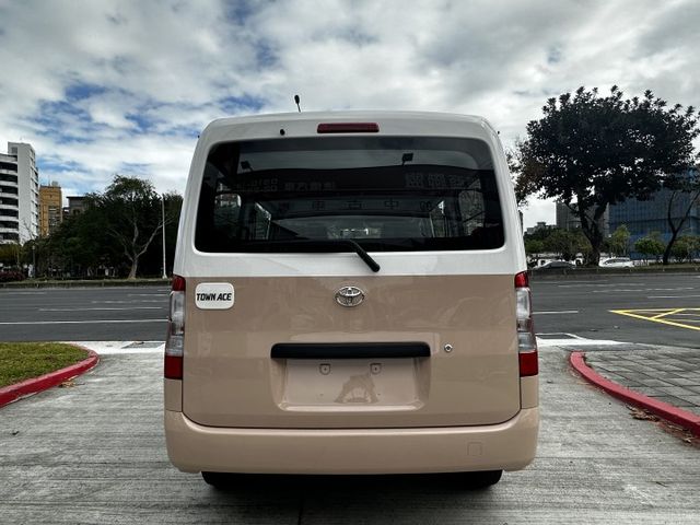 ✨2023年 TOYOTA TOWN ACE 自排✨全新領牌車✨僅跑14公里✨循跡防滑✨里程保證✨實車實價  第4張相片