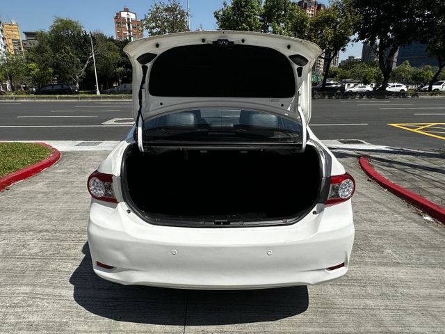✨2011年 TOYOTA ALTIS✨倒車顯影✨定速✨恆溫✨後座分離倒覆✨多合一影音系統✨里程保證✨實車實價  第9張相片