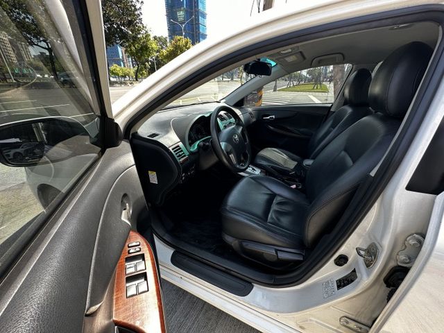 ✨2011年 TOYOTA ALTIS✨倒車顯影✨定速✨恆溫✨後座分離倒覆✨多合一影音系統✨里程保證✨實車實價  第12張相片