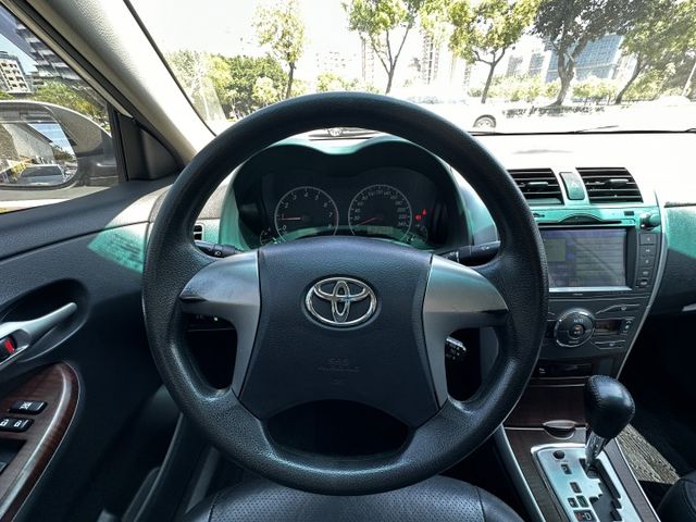 ✨2011年 TOYOTA ALTIS✨倒車顯影✨定速✨恆溫✨後座分離倒覆✨多合一影音系統✨里程保證✨實車實價  第14張相片