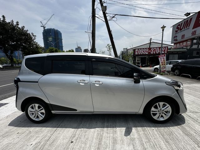 ✨2022年TOYOTA SIENTA✨方向盤快控鍵✨恆溫空調✨中控螢幕✨車道偏離警示系統✨里程保證✨實車實價  第8張相片