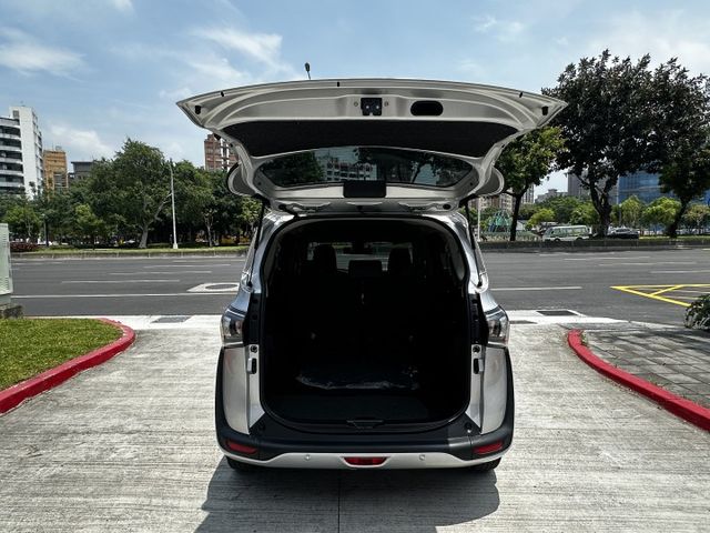 ✨2022年TOYOTA SIENTA✨方向盤快控鍵✨恆溫空調✨中控螢幕✨車道偏離警示系統✨里程保證✨實車實價  第13張相片