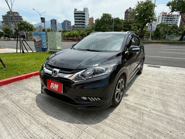 ✨2017年 HONDA HR-V S版✨倒車顯影✨定速✨中控螢幕✨循跡防滑✨恆溫✨里程保證✨實車實價  第1張相片
