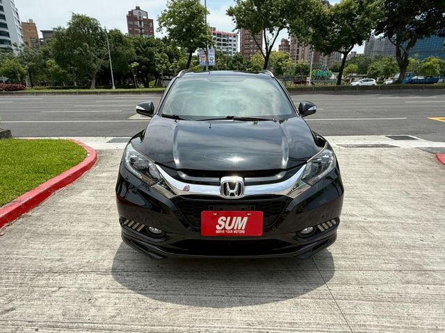✨2017年 HONDA HR-V S版✨倒車顯影✨定速✨中控螢幕✨循跡防滑✨恆溫✨里程保證✨實車實價  第2張相片